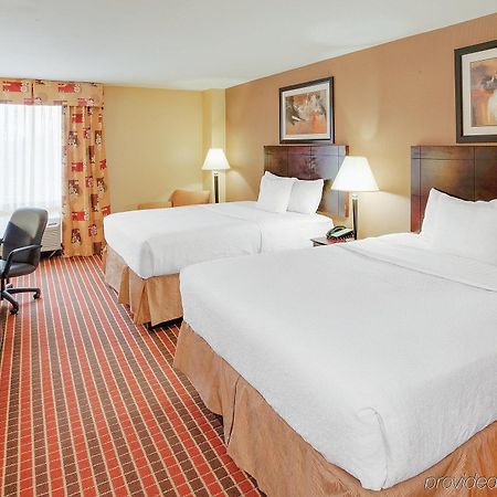La Quinta Inn & Suites Pittsburgh North McCandless Township Exterior foto