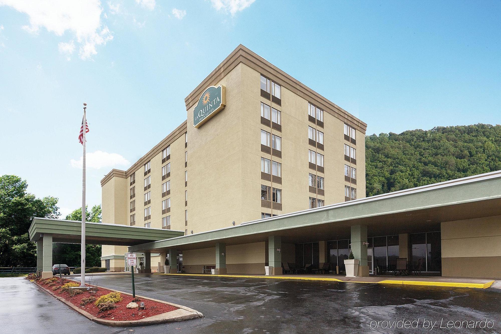 La Quinta Inn & Suites Pittsburgh North McCandless Township Exterior foto