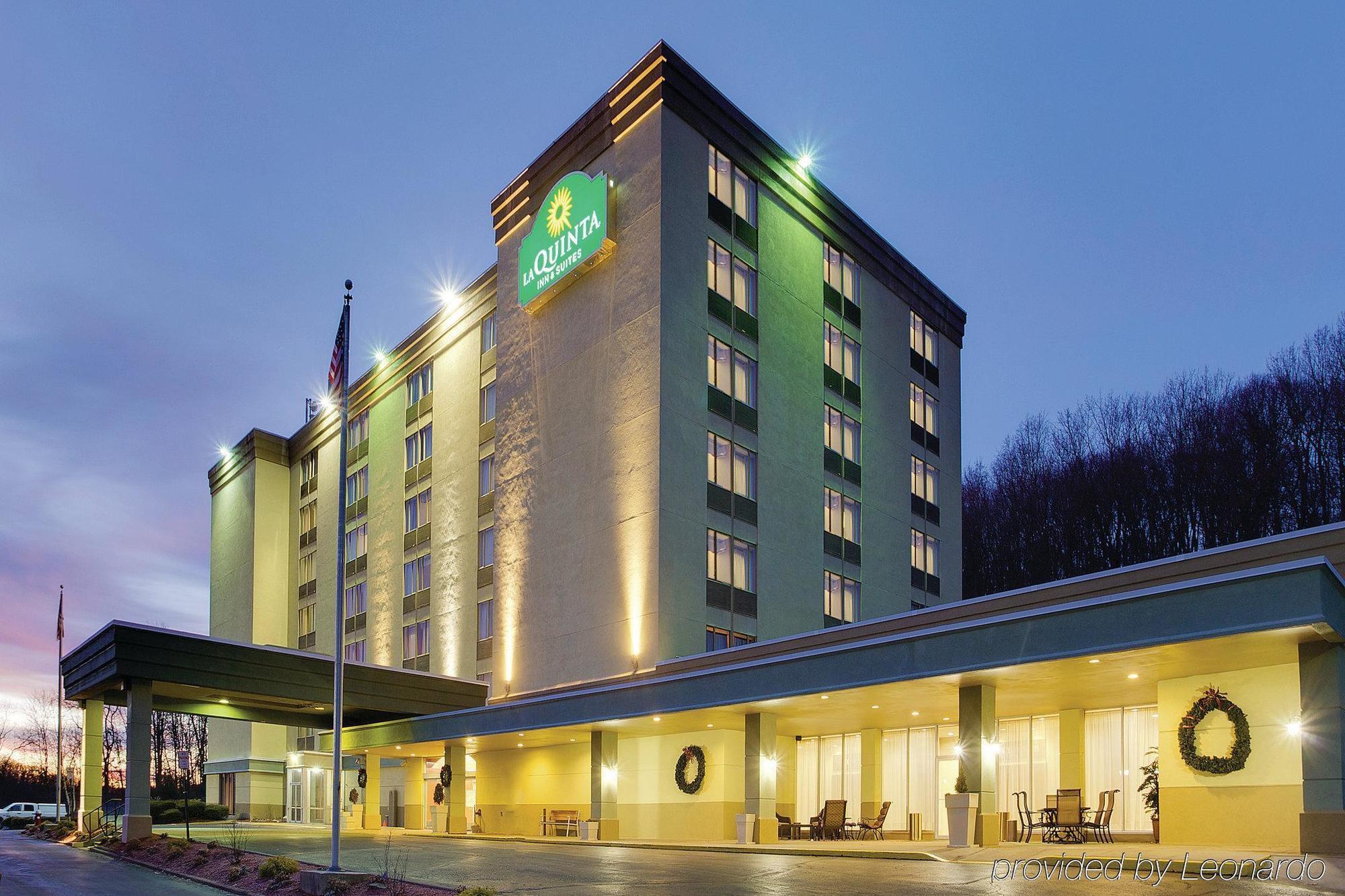 La Quinta Inn & Suites Pittsburgh North McCandless Township Exterior foto